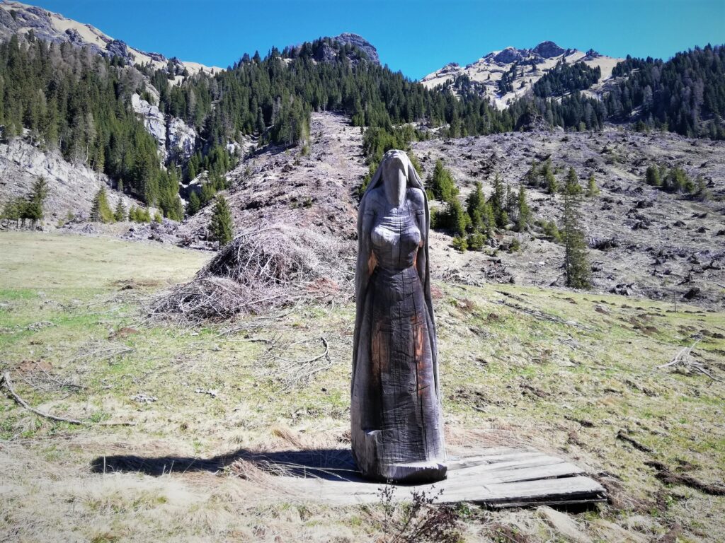 B scultura legno montagna